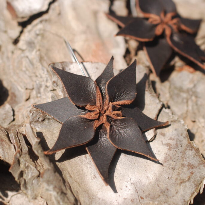 Boucles d'oreilles en cuir fleur