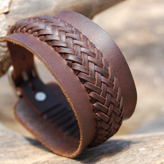 Bracelet large ajustable en cuir