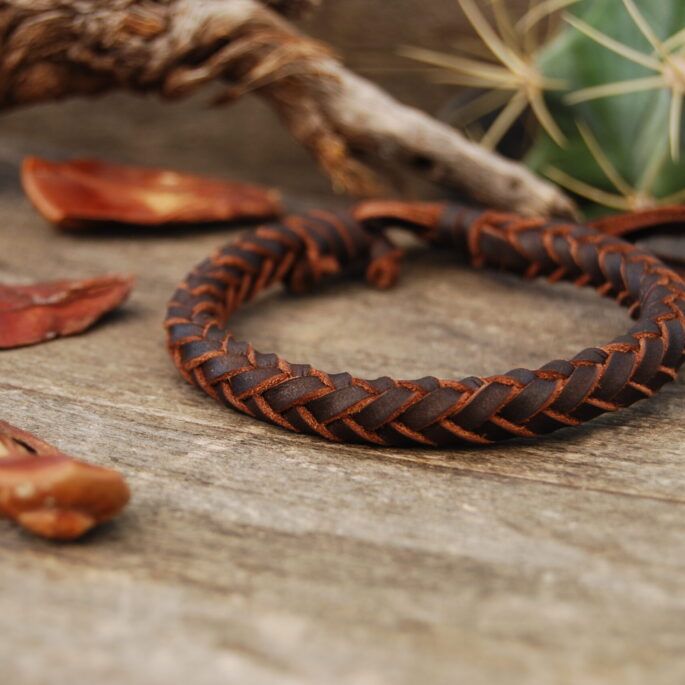 Bracelet rond a 8 lanières